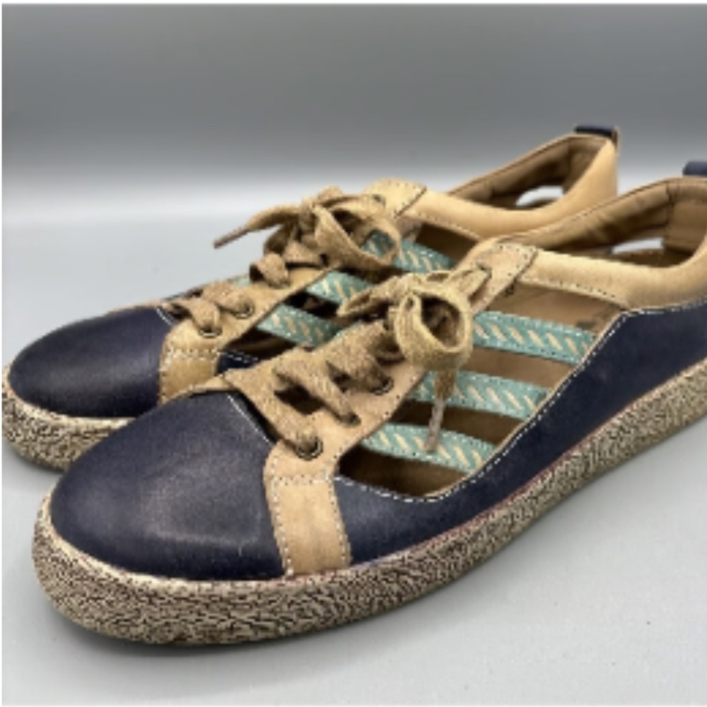 L’Artiste Porscha Cut Out Sneakers Size 36